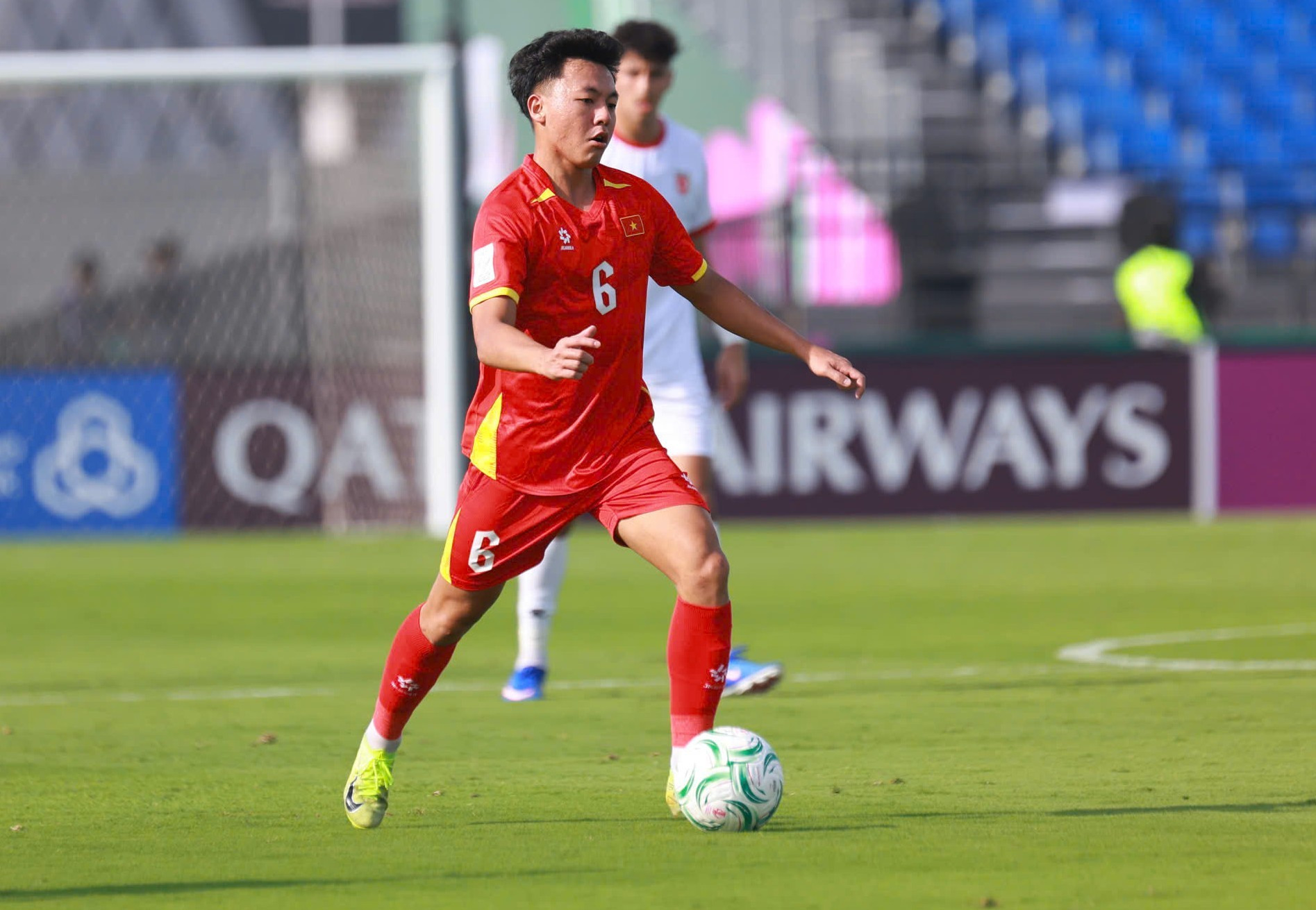 Tiền vệ Th&aacute;i Sơn U23 Việt Nam: 'Thầy Kim chỉ đạo ch&uacute;ng t&ocirc;i phải lu&ocirc;n hướng  về ph&iacute;a trước' | B&aacute;o điện tử Tiền Phong