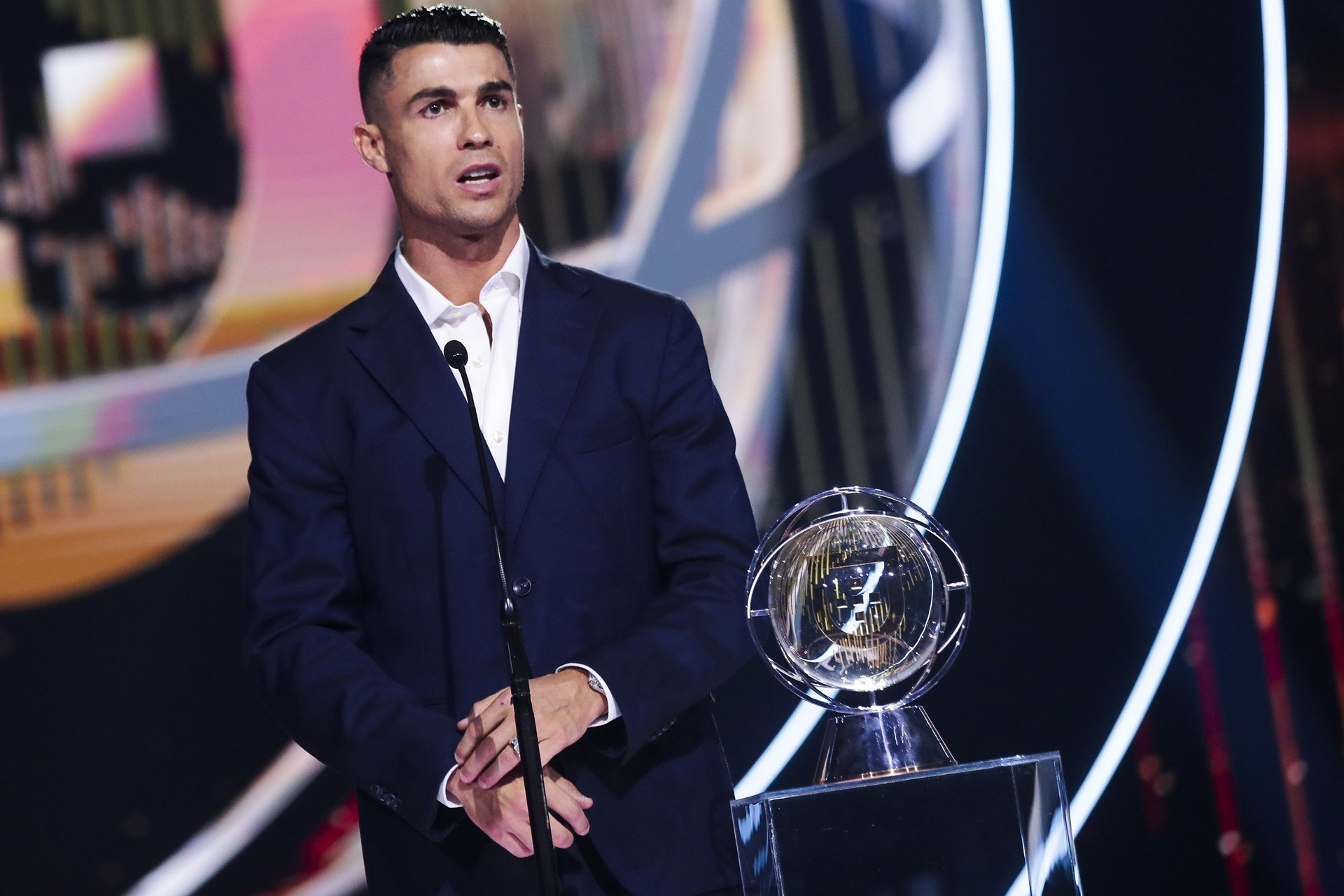 Ronaldo trở thành tỷ phú đầu tiên trong lịch sử bóng đá | Báo điện tử Tiền  Phong