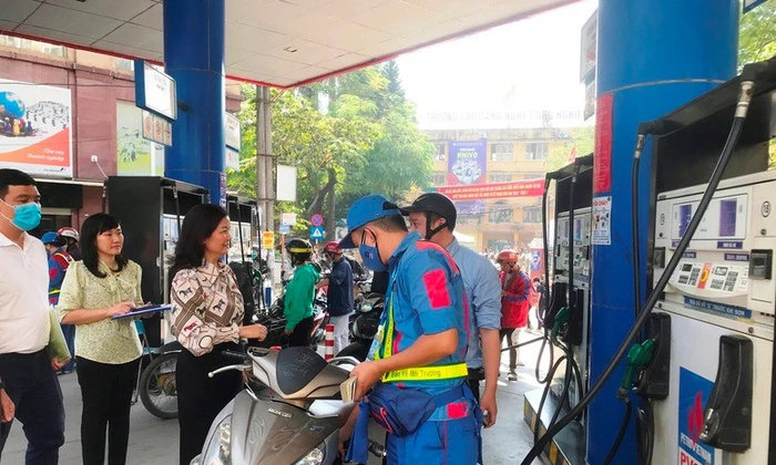 Giá xăng dầu đồng loạt tăng vào ngày mai?