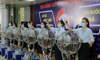 Ngư dân Cà Mau trúng 4 tờ vé số độc đắc