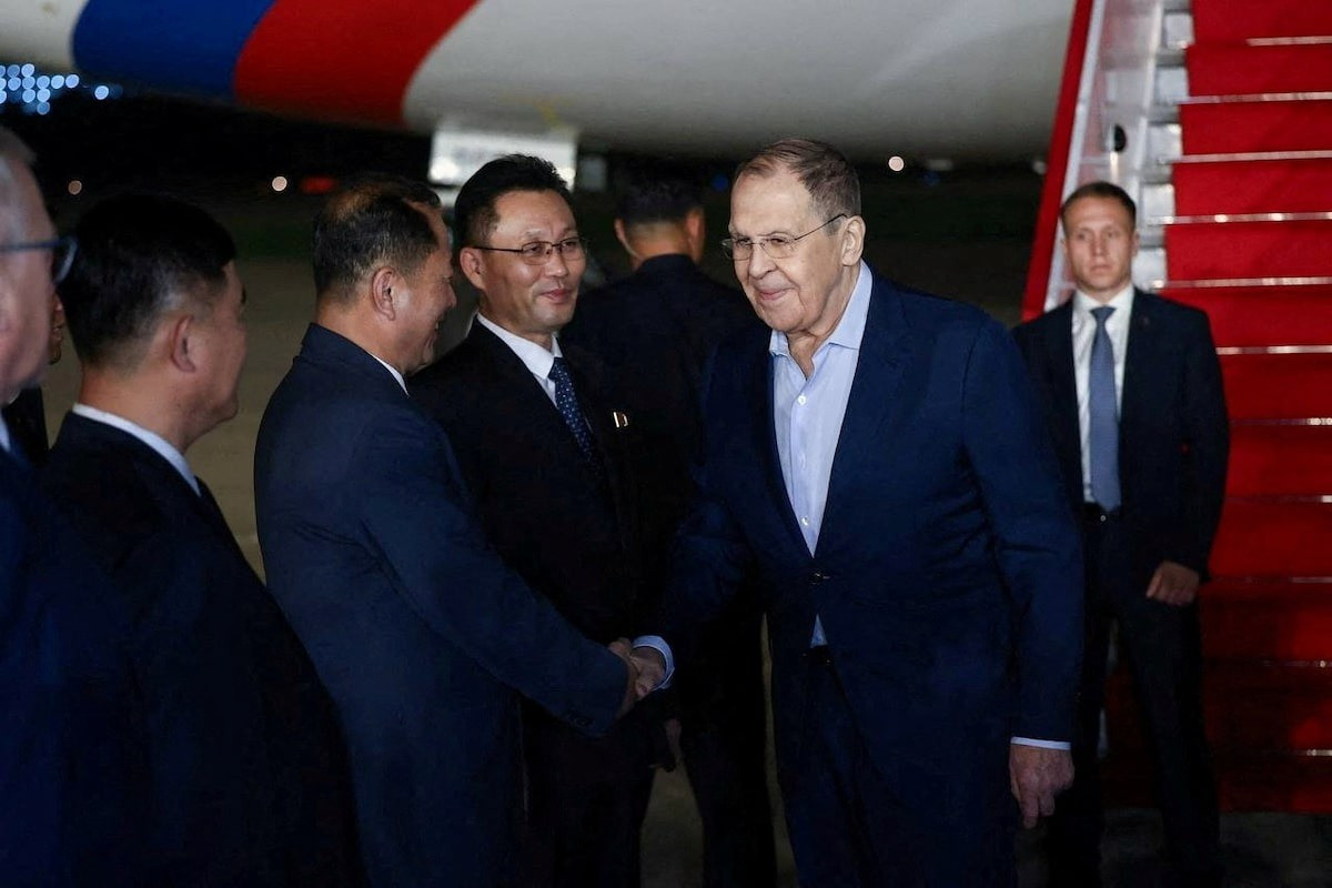 Ngoại trưởng Nga Sergei Lavrov đến Wonsan hôm 11/7. (Ảnh: Reuters) 42uj4nwbljpcheebqtop274ple.jpg