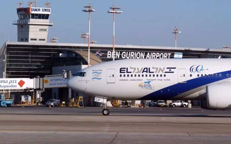el-al-boeing-777-taxiing-at-tel.jpg