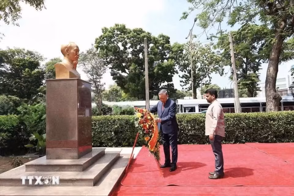 tong-bi-thu-chu-tich-nuoc-dang-hoa-tuong-chu-tich-ho-chi-minh-o-thu-do-colombo-5.jpg