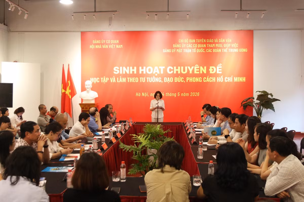 Sinh hoạt chuyên đề “Học tập và làm theo tư tưởng, đạo đức, phong cách Hồ Chí Minh”.