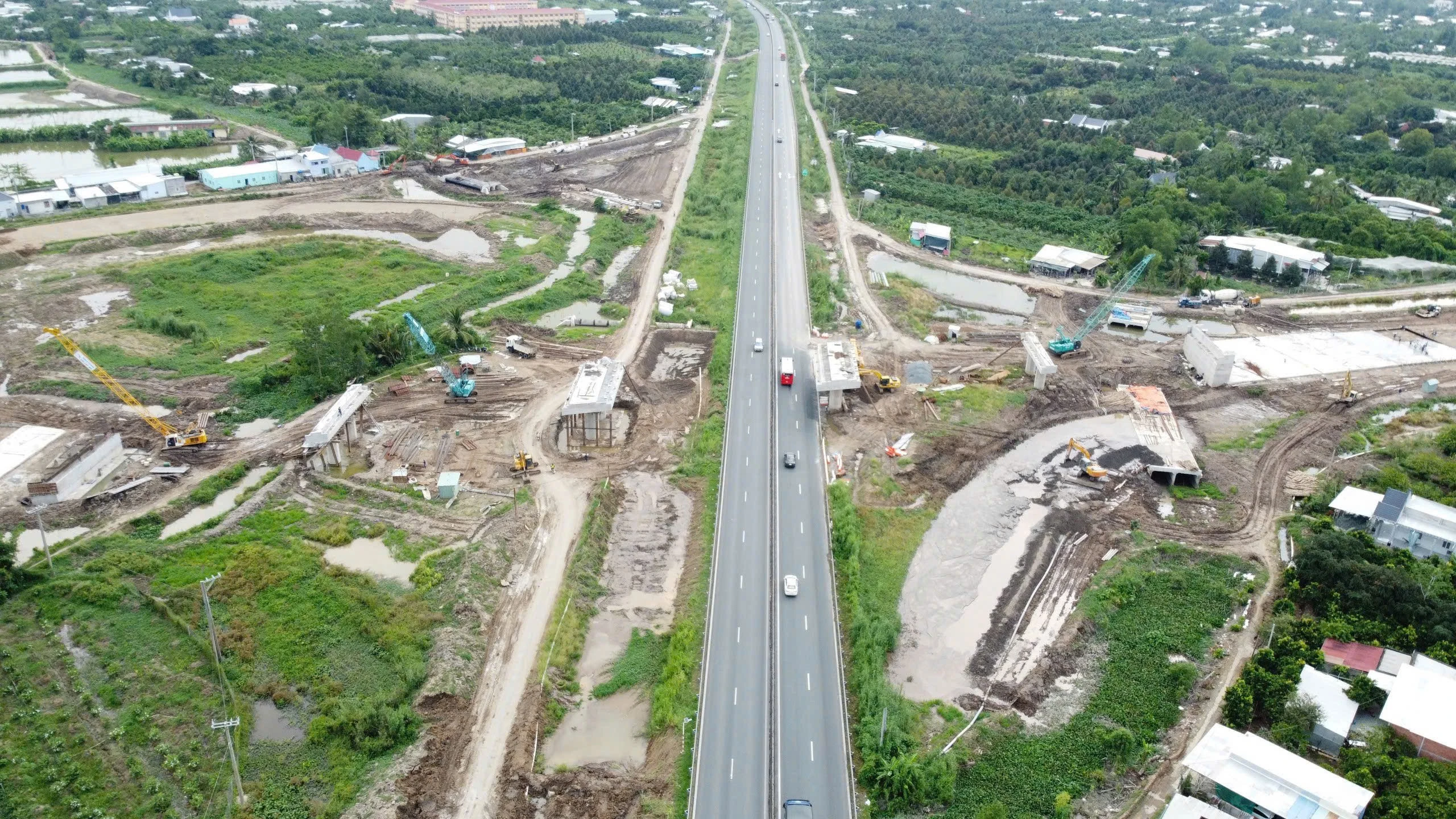 Cao tốc Cao Lãnh - An Hữu: Tiến độ thi công vượt 70%, Đồng Tháp đề xuất phương án đầu tư giai đoạn 2