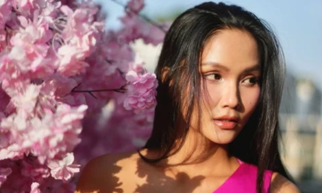 Ảnh chồng chụp H'Hen Niê ngày Tết 