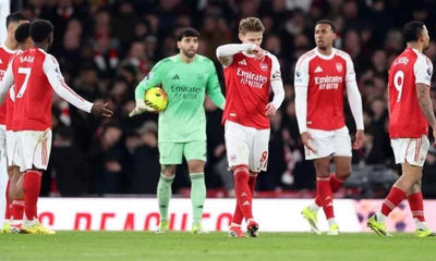 Sự thất vọng của các cầu thủ Arsenal sau thất bại cay đắng trước Man United.