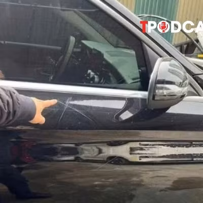 NÓNG 14/2: Tin mới vụ xe Mercedes bị cào xước, bẻ gương, đập kính khi đỗ trước trung tâm tiếng Anh