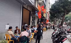 Hà Nội: 2 chỉ huy và 14 cán bộ công an phường 'không hoàn thành nhiệm vụ' vì để vi phạm trật tự đô thị, ùn tắc