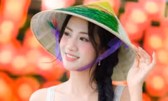 Hoa hậu Hà Trúc Linh mê mẩn vẻ đẹp ở Thung Nham của Ninh Bình