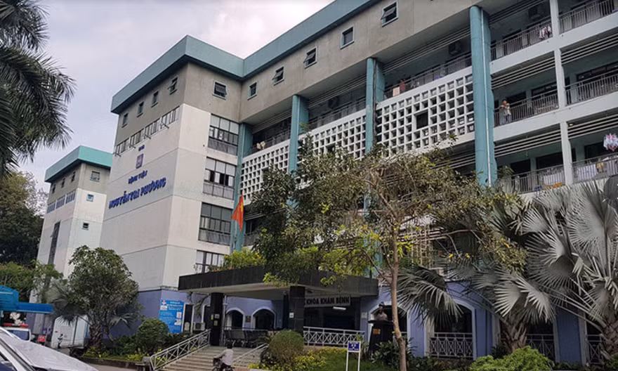 Một bệnh viện ở TPHCM điều chuyển bảo vệ bị 'tố' lớn tiếng, nhận tiền giữ xe
