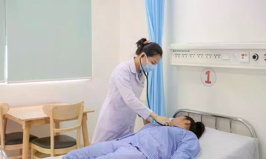 Bệnh nhân được thăm khám tại Bệnh viện Đa khoa khu vực Thủ Đức. Ảnh: BVCC.