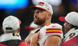 Danh tính "thầy giáo Thể dục" đang trở thành tâm điểm truyền thông toàn cầu