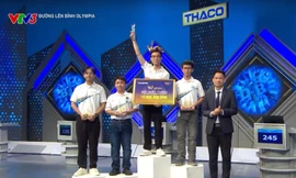 Nam sinh "vùng đất sen hồng" giành vòng nguyệt quế Tháng một cách thuyết phục