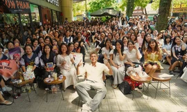 Jun Phạm "chữa lành" Carrot bằng buổi ký tặng sách đầy ấm áp ở Thủ đô Hà Nội