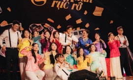Văn nghệ 20/11: Thầy cô cháy hết mình trên sân khấu không thua hội “nhất quỷ nhì ma”