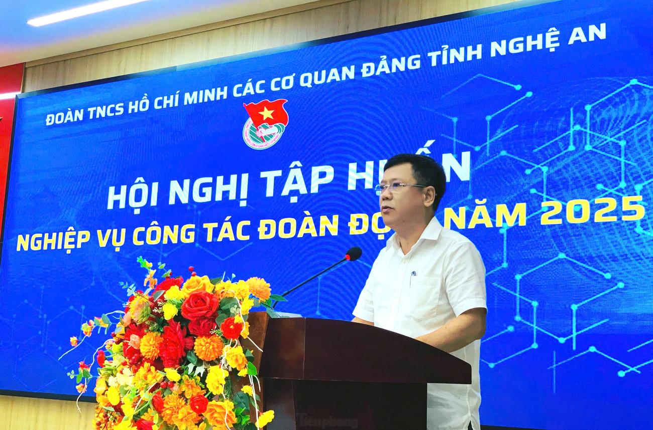 Phát biểu chỉ đạo Hội nghị, ông Trần Quang Hoà - Phó Bí thư Đảng uỷ các cơ quan Đảng tỉnh Nghệ An yêu cầu cán bộ Đoàn phải không ngừng học tập, rèn luyện, đổi mới tư duy để thích ứng với bối cảnh mới, nhất là trong việc ứng dụng công nghệ thông tin, truyền thông số và bảo vệ nền tảng tư tưởng của Đảng. tp-d6.jpg