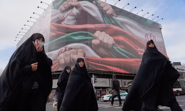 Iran bất ngờ đóng cửa không phận