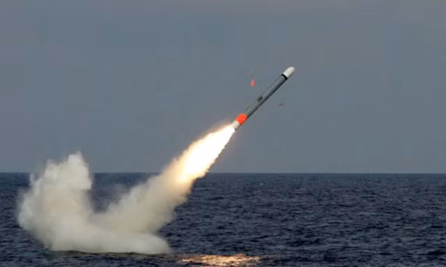 Tổng thống Mỹ Trump để ngỏ khả năng cung cấp tên lửa Tomahawk cho Ukraine