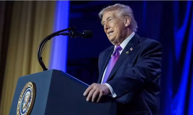 Tổng thống Mỹ Trump không xin lỗi về video xúc phạm vợ chồng ông Obama