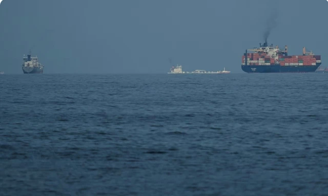 Trung Quốc và Anh phản hồi sau khi Tổng thống Mỹ Trump kêu gọi các nước hộ tống tàu qua eo biển Hormuz