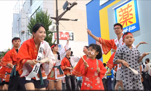 Hình ảnh Việt Nam xuất hiện rực rỡ tại lễ hội lâu đời của Nhật Bản