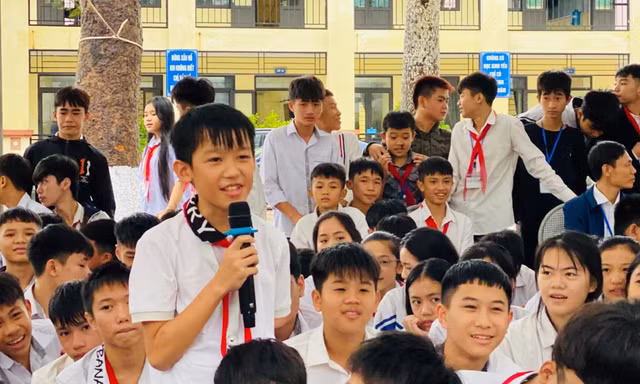 Dạy trẻ đương đầu với cạm bẫy trên mạng