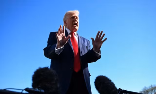 Đe dọa phong toả eo biển Hormuz: Nước cờ mạo hiểm của Tổng thống Mỹ Trump