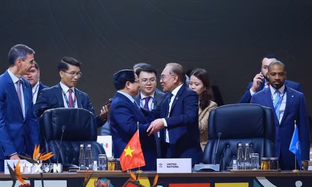 Thủ tướng đề nghị Malaysia chia sẻ thông tin đầy đủ và kịp thời về tàu cá, ngư dân