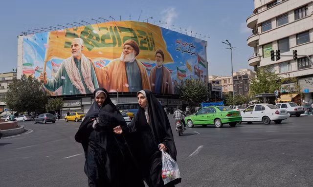 Iran mắc kẹt giữa hai bờ vực thẳm