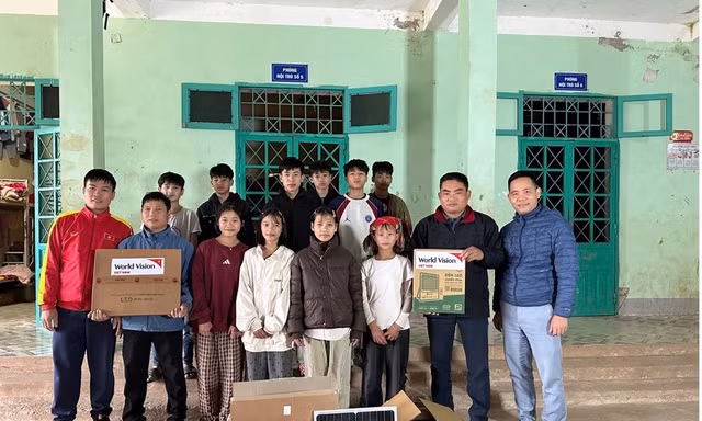 Đằng sau câu chuyện đi học không dám vào nhà vệ sinh