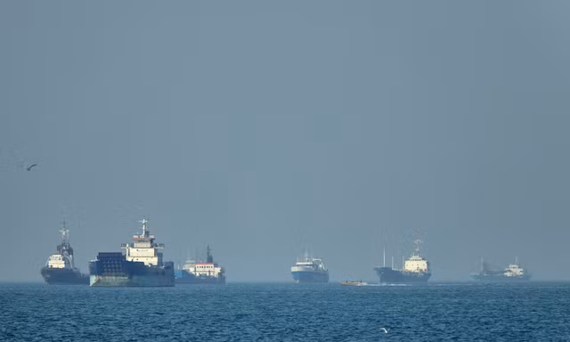 Tàu khu trục tên lửa Mỹ tới vùng Vịnh để phá thế phong toả của Iran