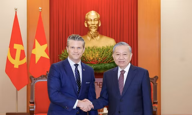 Tổng Bí thư Tô Lâm tiếp Bộ trưởng Bộ Chiến tranh Mỹ Pete Hegseth