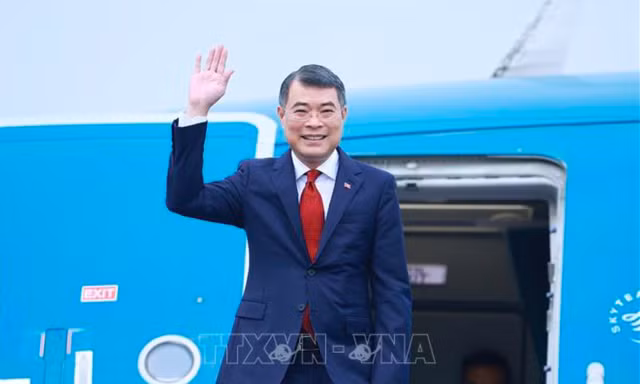Thủ tướng Lê Minh Hưng lên đường dự hội nghị cấp cao ASEAN