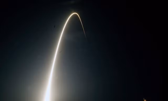 Nghi vấn tạo 'mưa bi' nhắm vào chòm vệ tinh của tỷ phú Elon Musk 