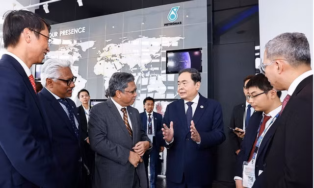 Chủ tịch Quốc hội Trần Thanh Mẫn thăm Tập đoàn Dầu khí quốc gia Malaysia 