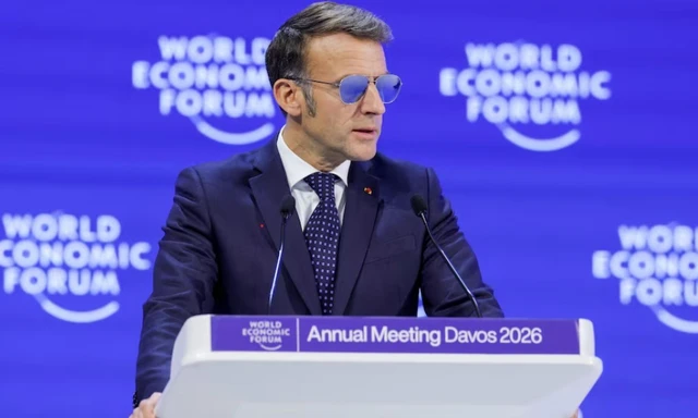 Kính râm của Tổng thống Macron nổi rần rần trên mạng
