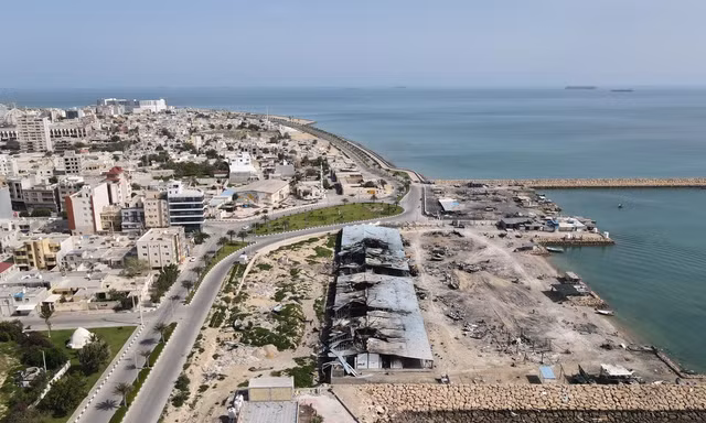 Bế tắc ở eo biển Hormuz, Mỹ cân nhắc gia hạn lệnh ngừng bắn với Iran