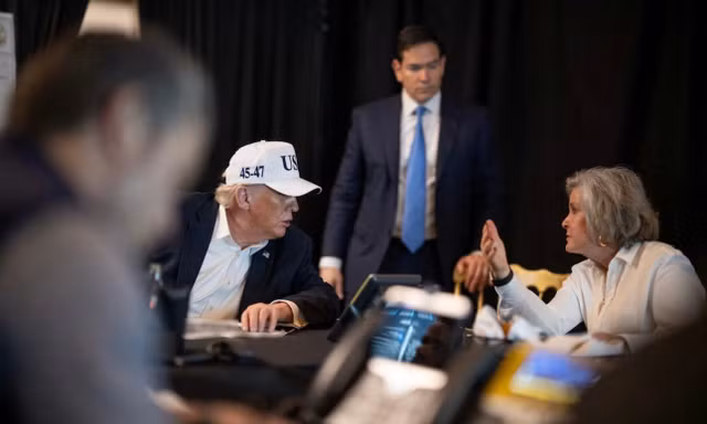 Tổng thống Trump tuyên bố Mỹ đang đánh chìm hải quân Iran