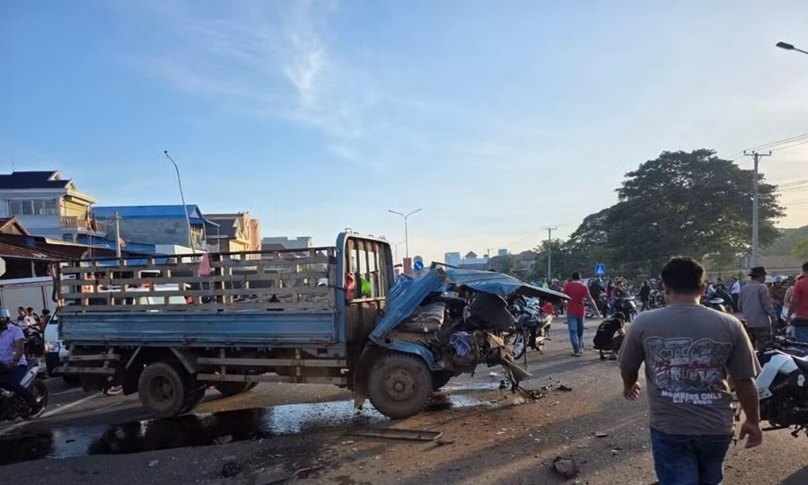 Campuchia: Hai vụ tai nạn thảm khốc trong buổi sáng khiến 14 người chết, 93 người bị thương
