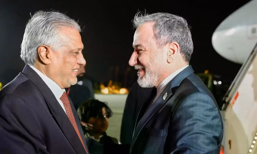 Vì sao Ngoại trưởng Iran và giới chức Pakistan đàm phán vào nửa đêm?