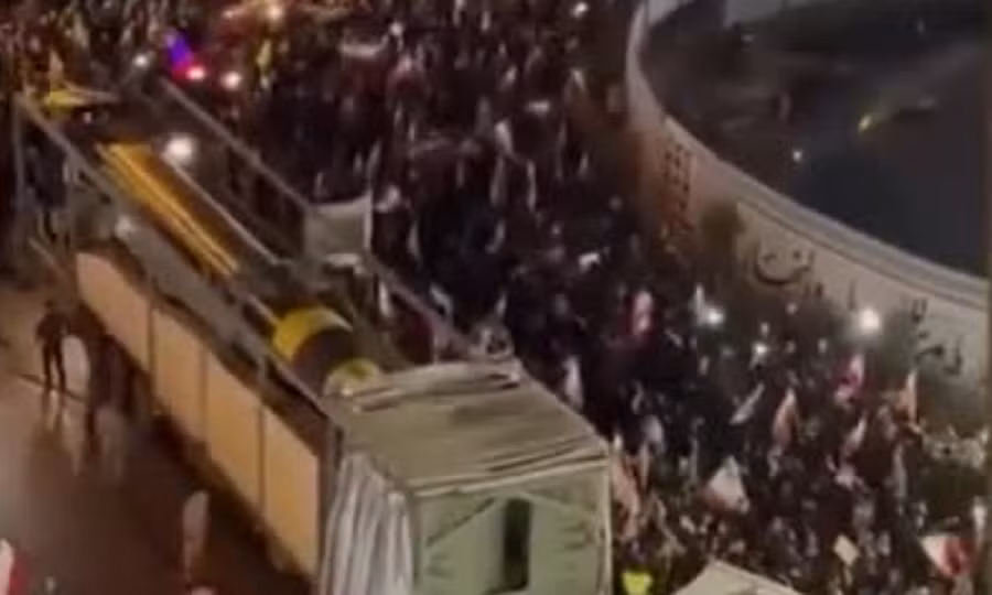 Iran đưa tên lửa diễu phố khi đàm phán với Mỹ bế tắc