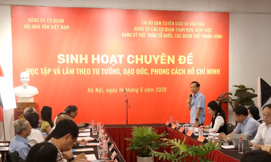 Thấm nhuần tư tưởng, đạo đức, phong cách Hồ Chí Minh