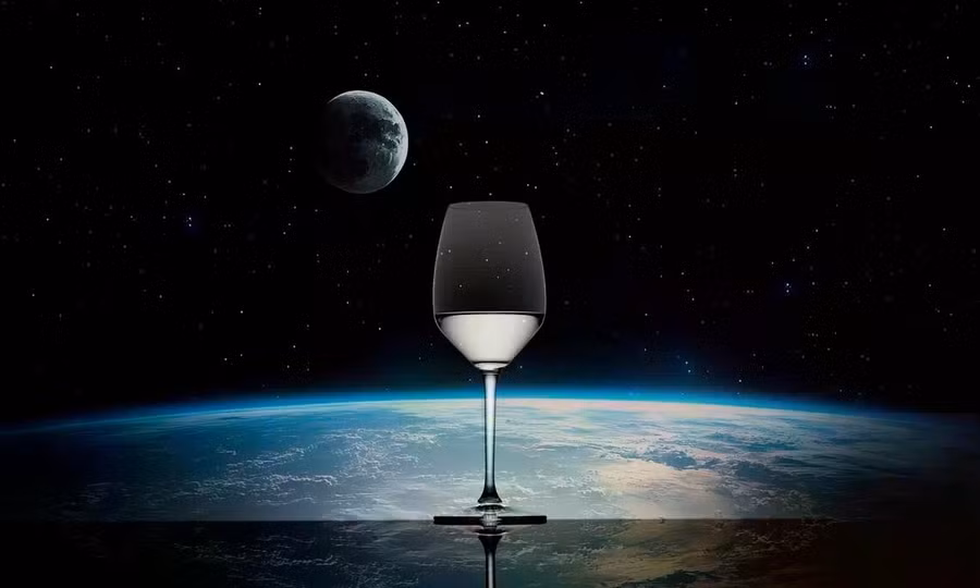 Bất ngờ với giá chai rượu sake được lên men trong vũ trụ 