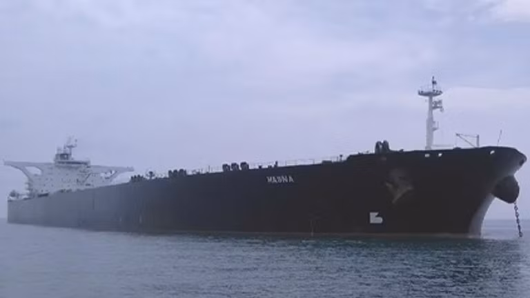 Tàu chở dầu Iran cố vượt vòng phong tỏa, quân đội Mỹ lập tức nổ súng