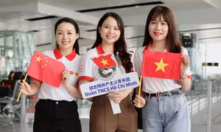 Gần 200 đại biểu thanh thiếu nhi tham gia Hành trình đỏ 2026 tại Trung Quốc