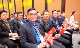 Thanh niên Việt - Trung kế thừa nguồn ‘gen đỏ’