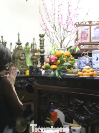 Tất bật cúng Tất niên, Giao thừa