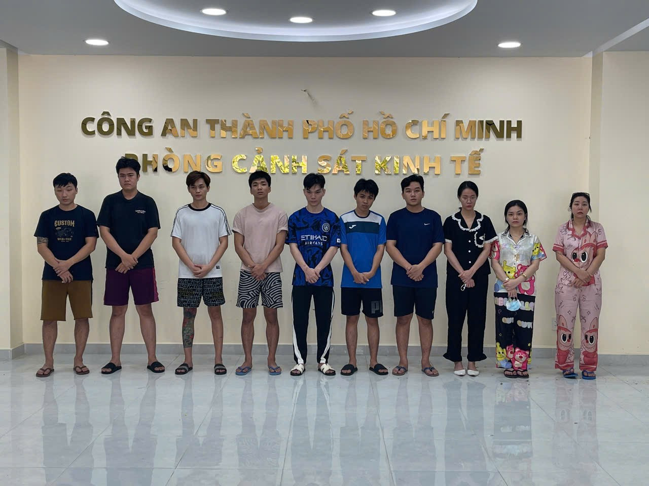 Các đối tượng bị khởi tố trong vụ án anh-1-khi-cuoi-90-house.jpg