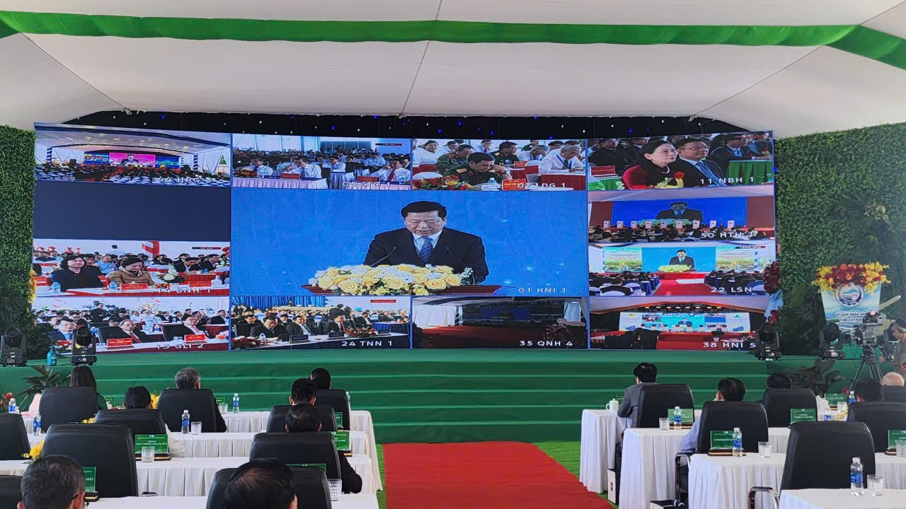 Toàn cảnh lễ khởi công Khu công nghiệp Hiệp Thạnh, Tây Ninh.